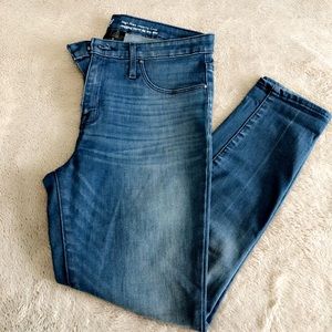 Cropped High Rise Jegging